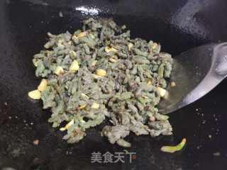 年夜蒜炒蒸枸蒲穗的做法步调：4