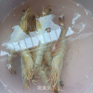 对虾炒喷鼻椿的做法步调：3