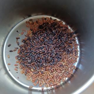 三色米年夜茬粥的做法步调：2