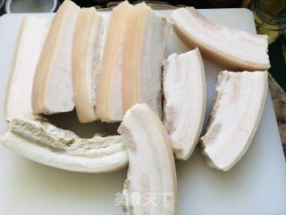 酱喷鼻把子肉的做法步调：2