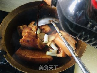 酱喷鼻把子肉的做法步调：7