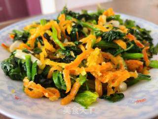 菠菜炒蒸白萝卜丝的做法步调：6