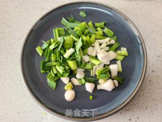 菠菜炒蒸白萝卜丝的做法步调：3