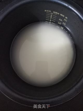 四时豆香肠焖饭的做法步调：1