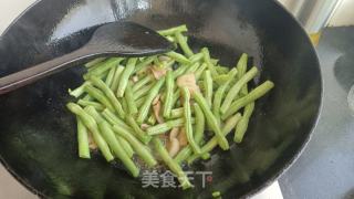 豆角焖里的做法步调：6