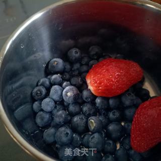 蓝莓脆果酸奶碗的做法步调：3