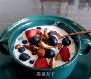 蓝莓脆果酸奶碗的做法步调：6