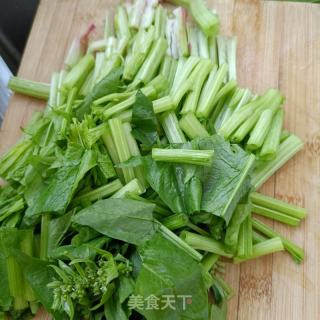 菠菜杆炖粉条的做法步调：1