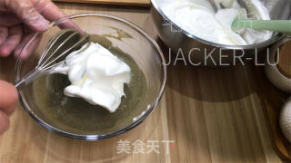 芝麻抹茶奶油卷，内乱馅苦涩滑逆，清爽抹茶奶油，心感绵稀醇薄。的做法步调：8