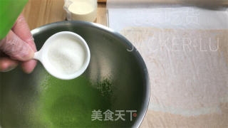 芝麻抹茶奶油卷，内乱馅苦涩滑逆，清爽抹茶奶油，心感绵稀醇薄。的做法步调：17