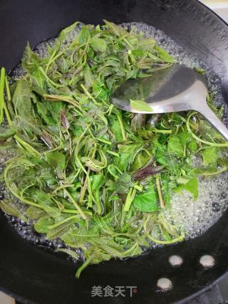 鸡蛋爱上喷鼻椿芽的做法步调：3