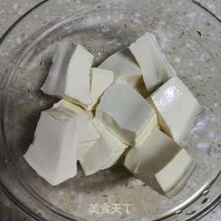 裙带菜豆腐丸子汤的做法步调：1