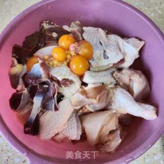 艾草焖鸡的做法步调：2