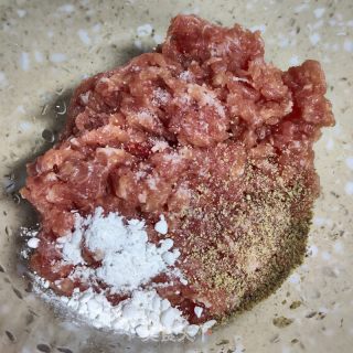 毛豆肉饼汤的做法步调：3