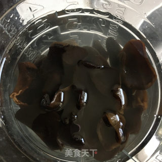 虾仁木耳沙推的做法步调：3