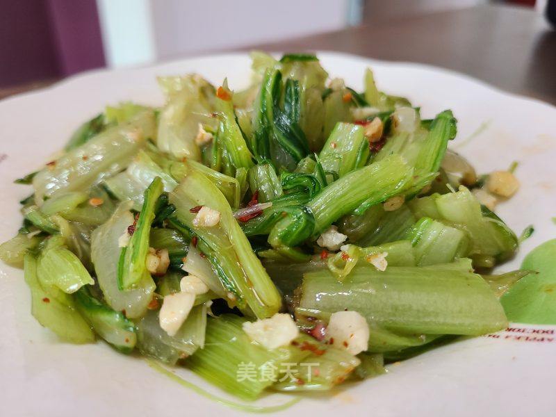 炝拌莙荙菜杆的做法