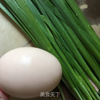 喷鼻煎槐花饼的做法步调：1
