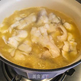 金汤鲈鱼的做法步调：12