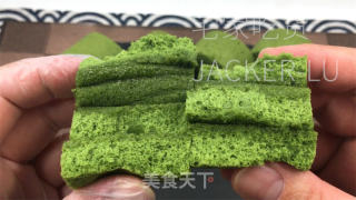 抹茶蜂蜜卷，甘美蜂蜜战抹茶幽香相得益彰，柔嫩绵稀耐人寻味。的做法步调：26