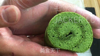 抹茶蜂蜜卷，甘美蜂蜜战抹茶幽香相得益彰，柔嫩绵稀耐人寻味。的做法步调：24
