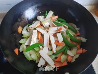 胡萝卜菜心炒豆干的做法步调：5