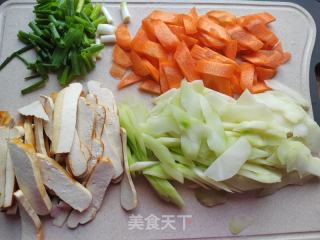 胡萝卜菜心炒豆干的做法步调：2