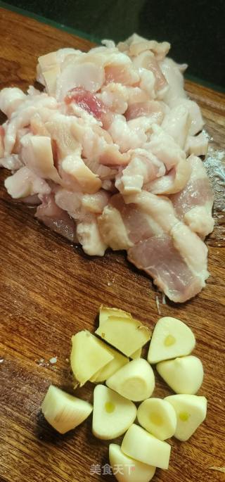 五花肉烧笋干的做法步调：6