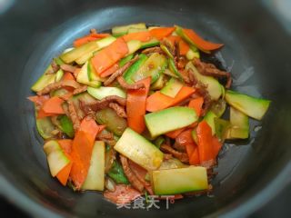 西葫芦炒肉的做法步调：7