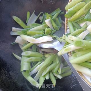 粗五花炒蒜苗的做法步调：8