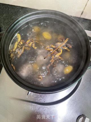 橄榄霍斛煲龙骨的做法步调：9