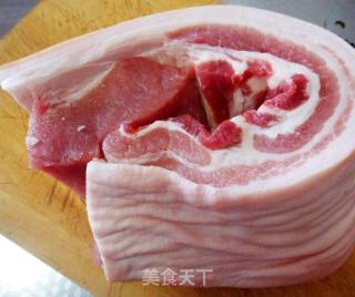 传统扣肉的做法步调：1