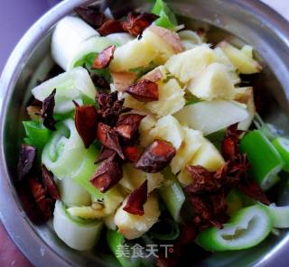 传统扣肉的做法步调：7