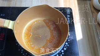 焦糖奶酪布丁，奶喷鼻味取焦糖味完善分离，每心皆能感触感染到醇薄奶喷鼻。的做法步调：2