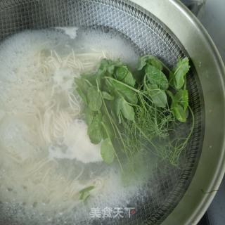 豌豆尖鸡汤里的做法步调：4