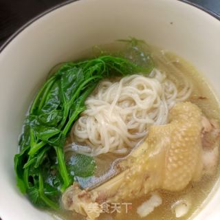豌豆尖鸡汤里的做法步调：7