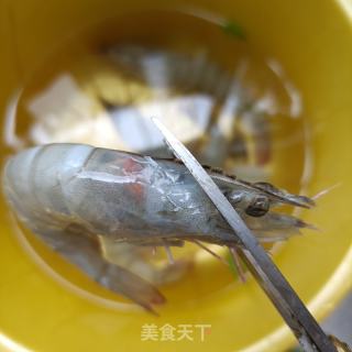 陈虾炒马兰头的做法步调：3