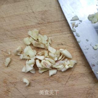 陈虾炒马兰头的做法步调：11