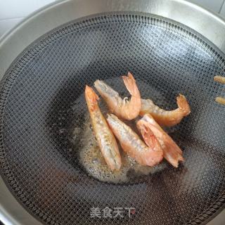 陈虾炒马兰头的做法步调：7
