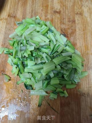 莙荙菜杆炒鸡蛋的做法步调：1