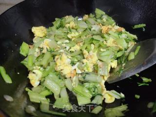 莙荙菜杆炒鸡蛋的做法步调：4