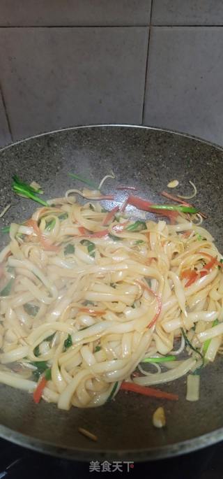 三丝炒河粉的做法步调：8