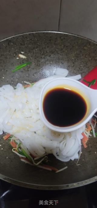 三丝炒河粉的做法步调：7