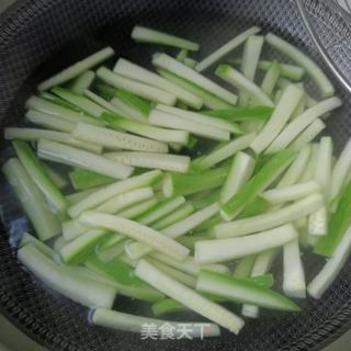 肉条炒茭瓜条的做法步调：4