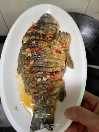 葱葱鲫鱼的做法步调：11