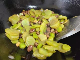 莴笋炒蚕豆的做法步调：4