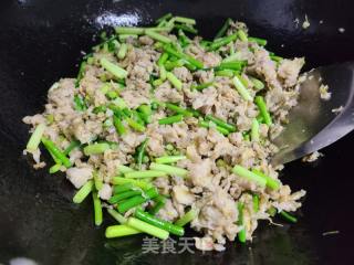 蒜苔炒蒸槐花的做法步调：3