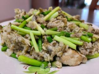 蒜苔炒蒸槐花的做法步调：5