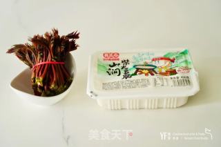 鱼籽喷鼻椿豆腐，家宴做起去没有输米其林的做法步调：1