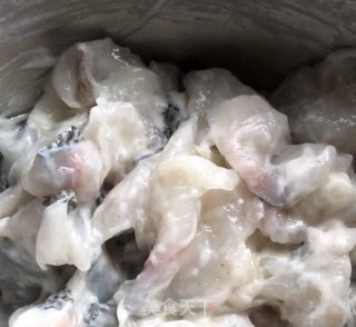 捞汁鱼片的做法步调：2
