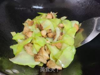 猴头菇炒莴笋片的做法步调：5